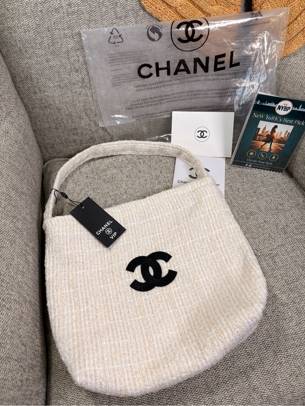 CHANEL Tweed Shoulder Tote Bag – Ivory/Cream - Picture 5 of 10